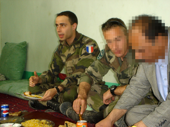 Manger face a ce responsable d'un parti politique  classé  comme terroriste n'a pas suffit à me couper l'appétit !
