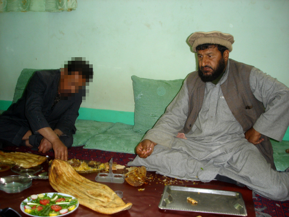 Notre hôte : responsable politique de la vitrine légale des talibans ! Rien que ça !