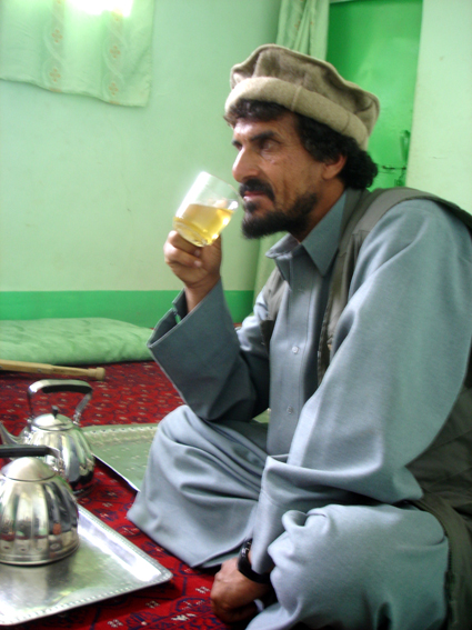 Un mystérieux clône de Massoud s'est joint à nous  pour le thé...