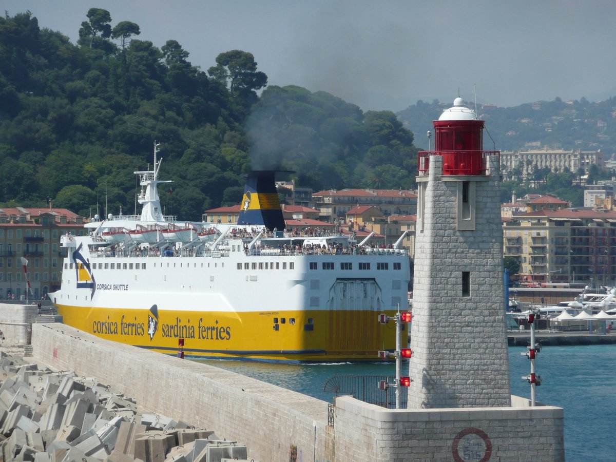 Le Corsica Marina Seconda à la manoeuvre à Nice, en août 2015 ; photo : Romain Roussel