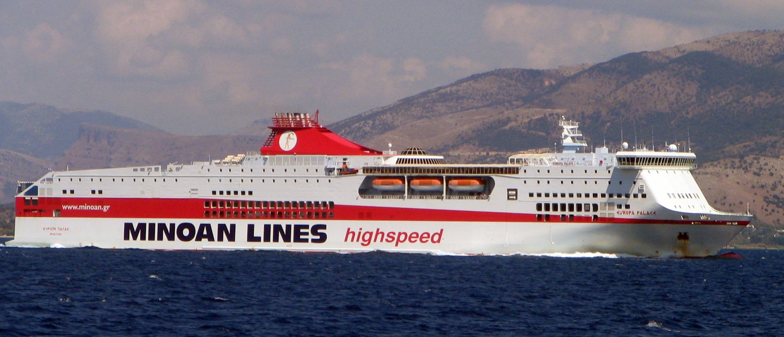 L'Amsicora en mer, en août 2006, lorsqu'il s'appelait encore Europa Palace et naviguait sous les couleurs de Minoan Lines ; photo : Bogdan Giuşcă (visible sur Wikipedia)