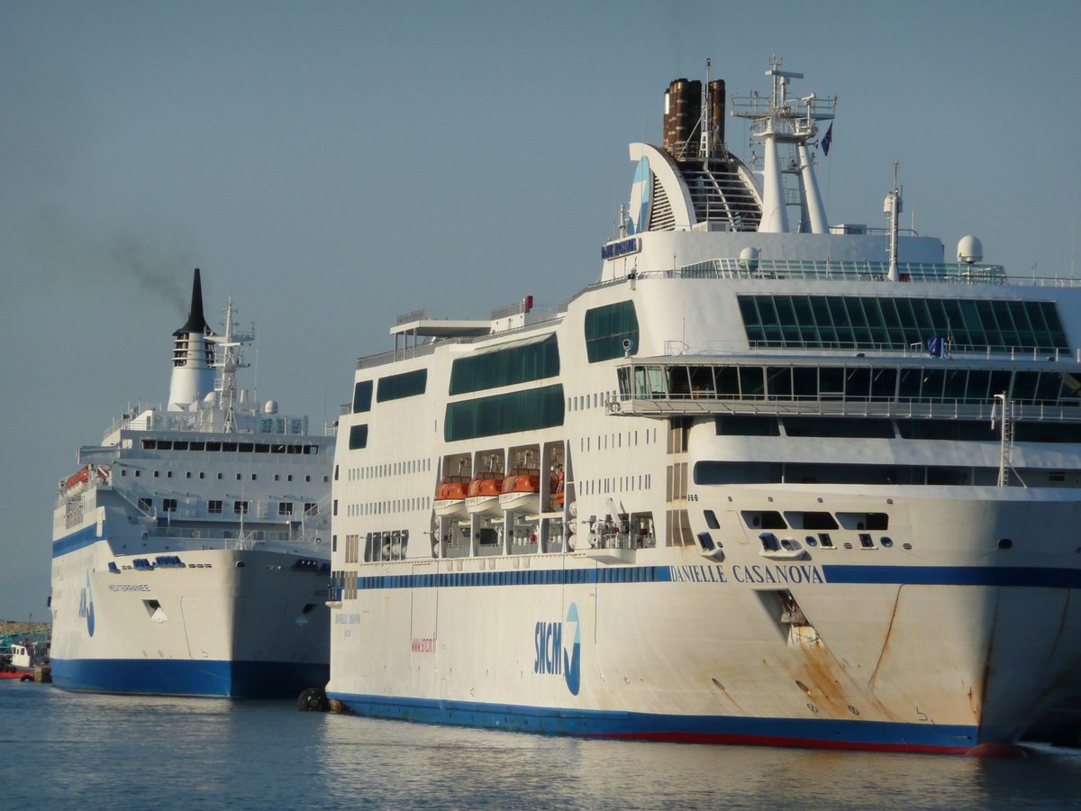 Les ferries Méditerranée et Danielle Casanova de la SNCM à Bastia en août 2013 ; photo : Romain Roussel.