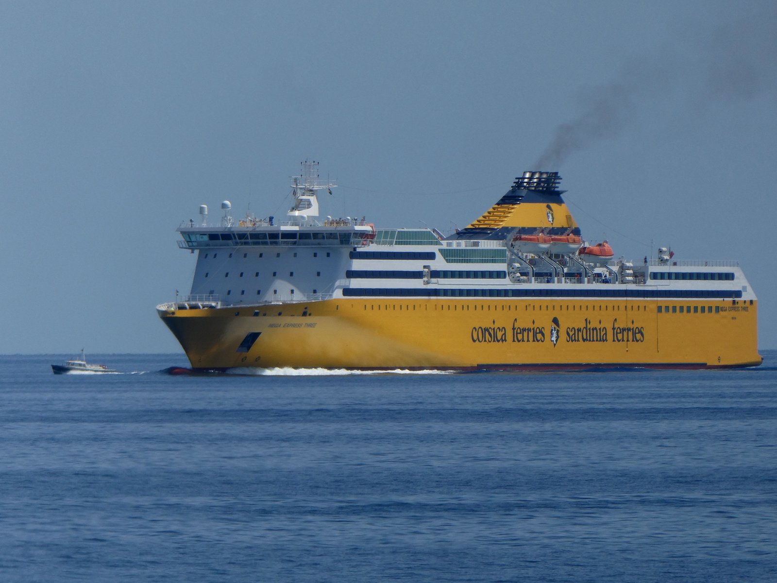 Mega Express Three arrivant à Bastia en juillet 2020 ; photo : Romain Roussel