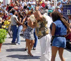 dance2.jpg (33727 octets)