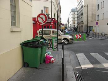 Des poubelles