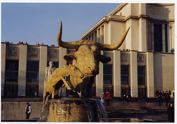 Le taureau de Paul Jouve dans les jardins du Trocadéro