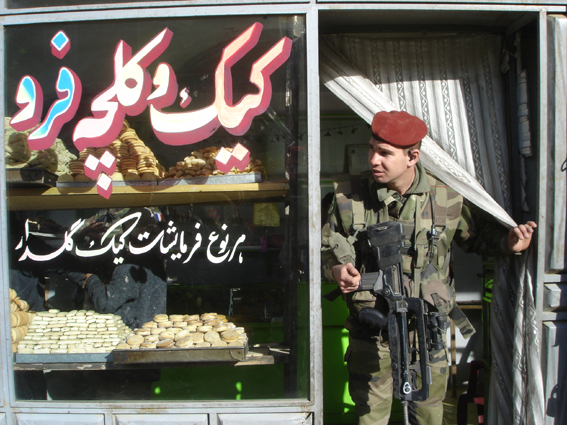 Petit détour par une patisserie - Quelqu'un à des afghanis ??? Ils ont pas la monnaie en Euros...