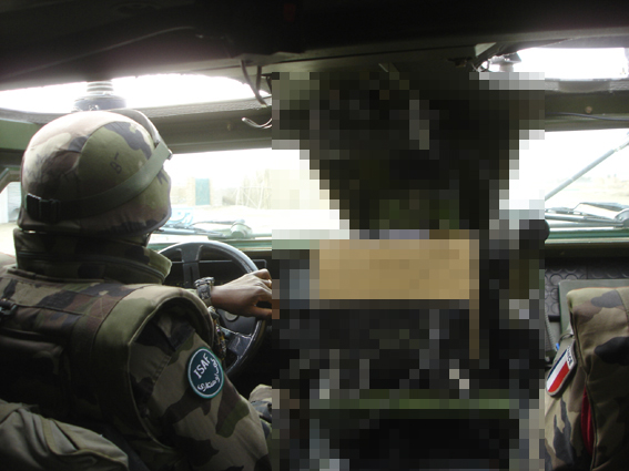 Intérieur d'un Véhicule Blindé Léger (VBL) pour les patrouilles motorisées (3 mecs)