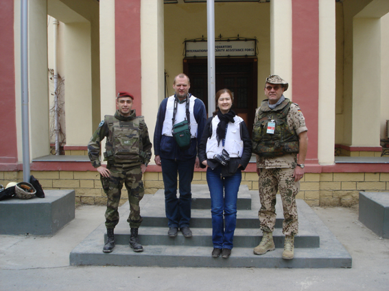 Heureusement je travaille aussi... Là j'ai passé la matinée avec des journalistes russes et un colonel allemand