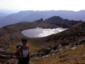 le lac est en dessous
