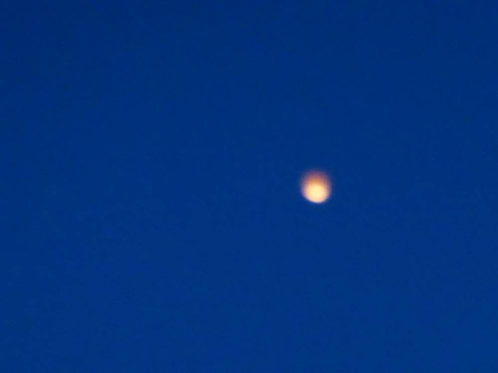 2015: le 09/10 à 20h00 - Boule de feu traversant le ciel - Ovnis à Paris XV - Paris (dép.75) Lueur1_25p