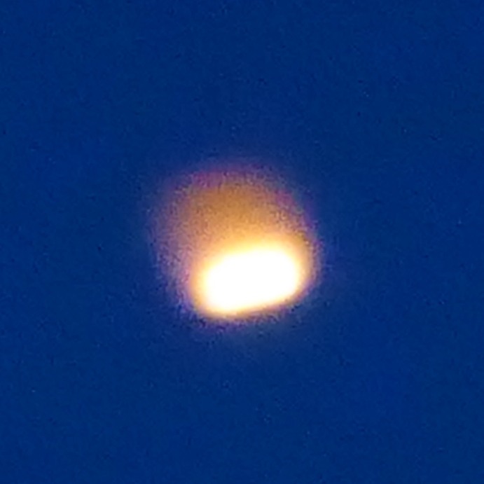 2015: le 09/10 à 20h00 - Boule de feu traversant le ciel - Ovnis à Paris XV - Paris (dép.75) Lueur2_detail