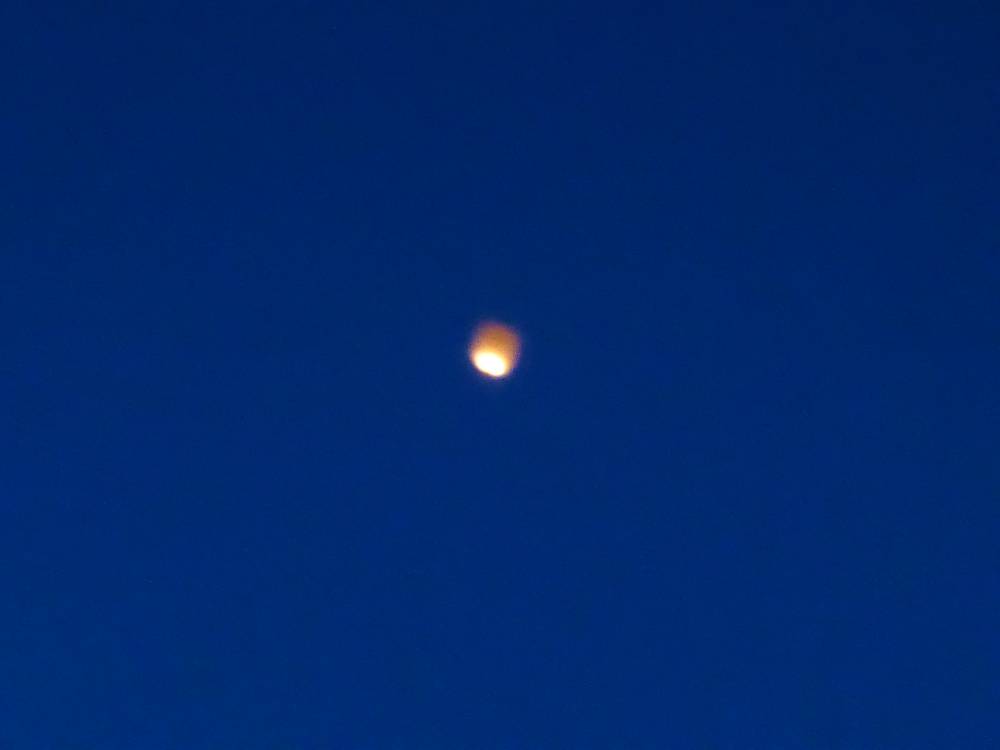 2015: le 09/10 à 20h00 - Boule de feu traversant le ciel - Ovnis à Paris XV - Paris (dép.75) Lueur3_25p